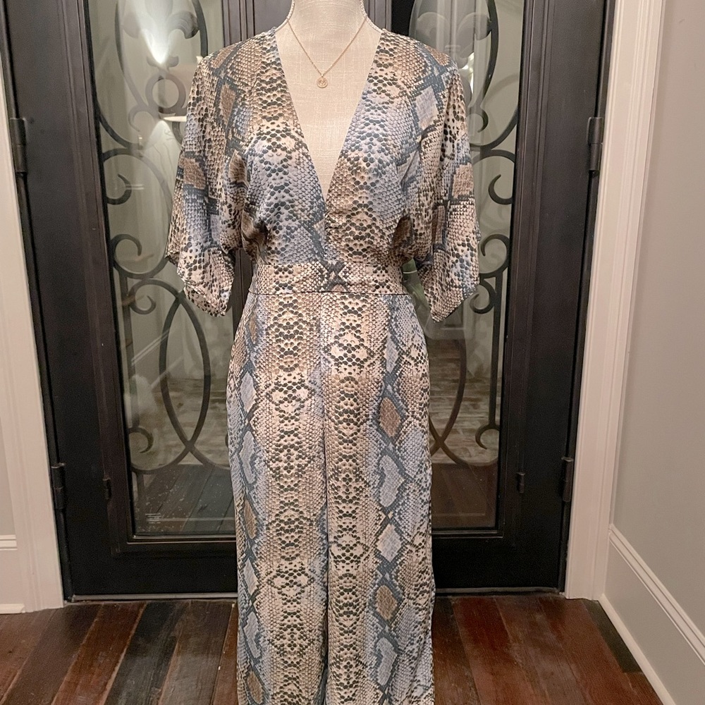 BUDDY LOVE elegant one piece outfit for date night or night out with girlfriends